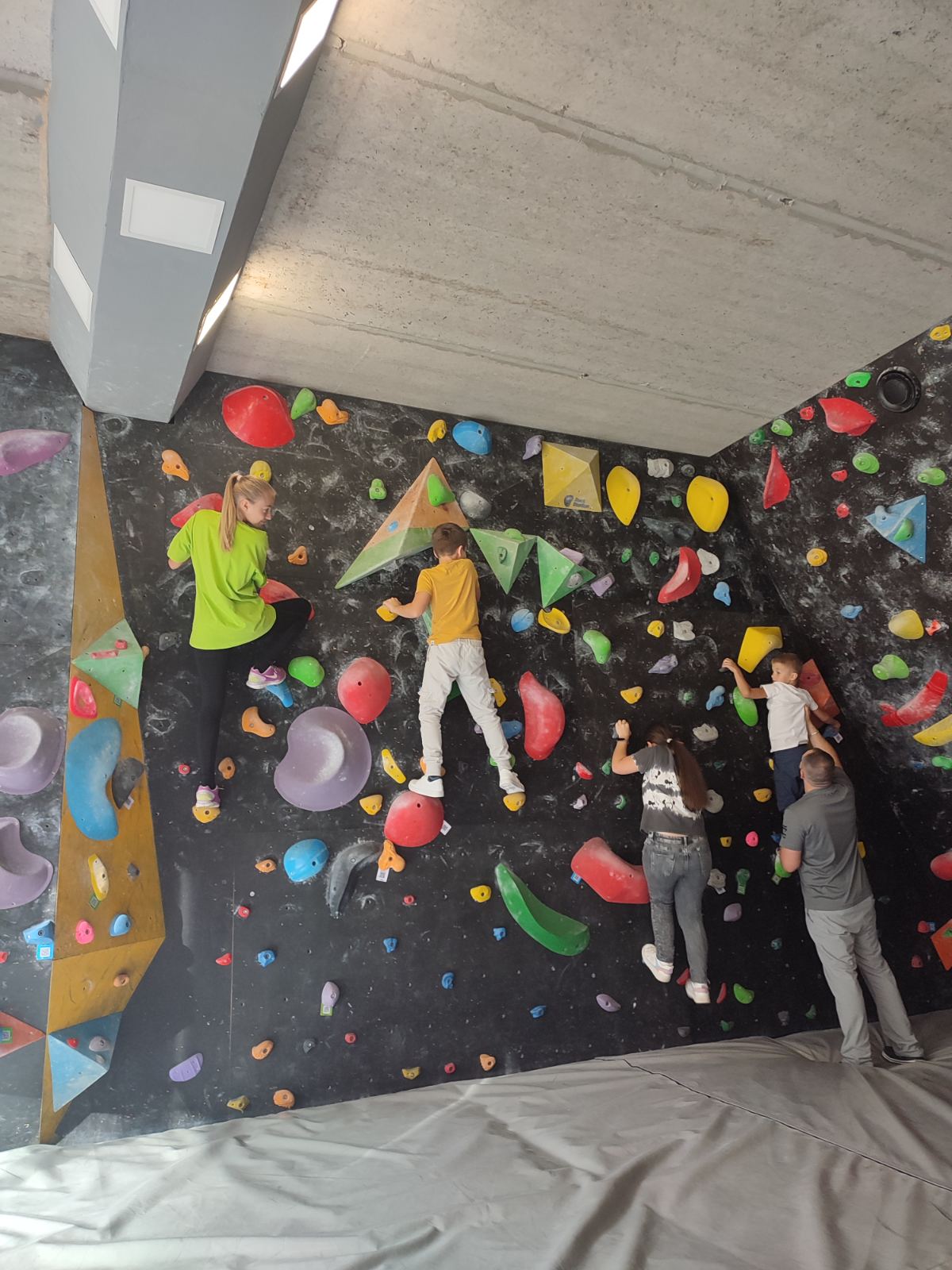 Безкоштовні заняття зі скелелазіння